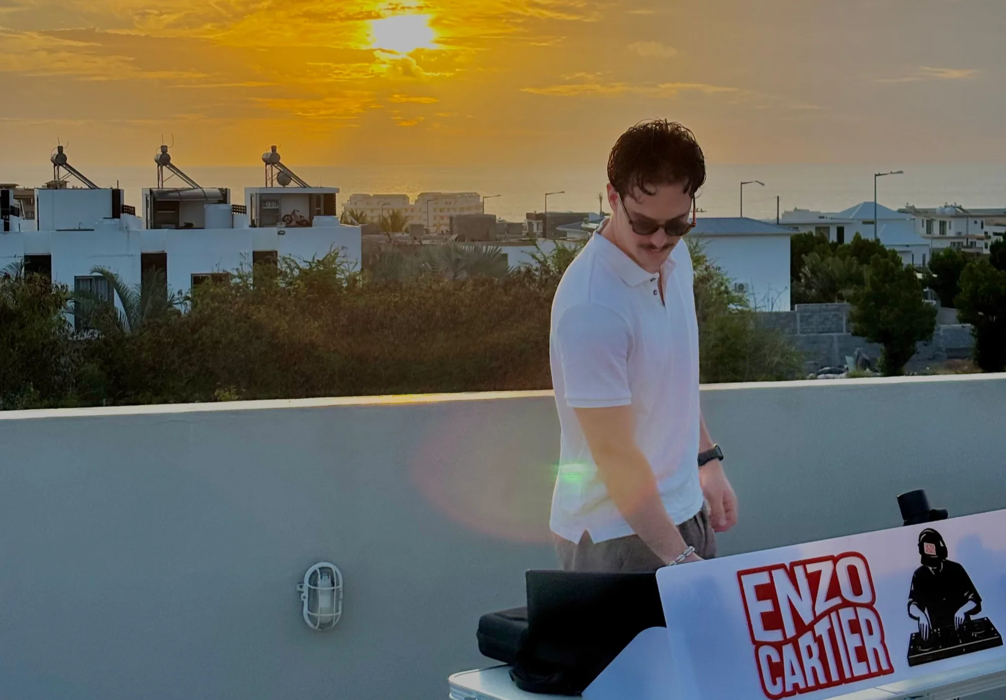 Enzo Cartier sur un rooftop