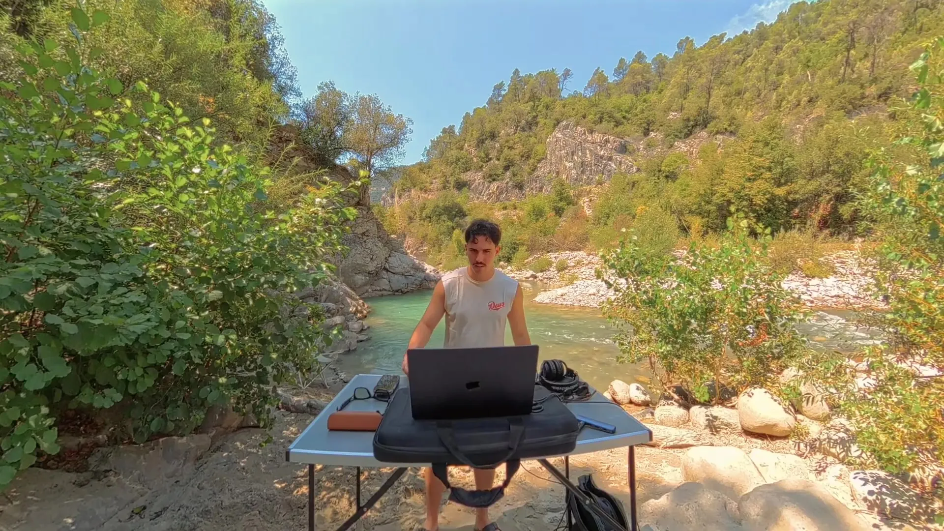Extrait du set House Mix in the French Riviera Vol.4 · And Friends, Enzo Cartier