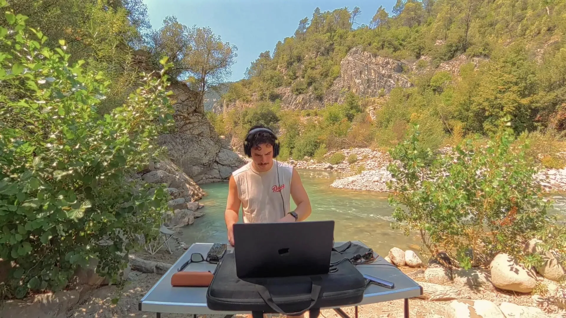 Extrait du set House Mix in the French Riviera Vol.4 · And Friends, Enzo Cartier